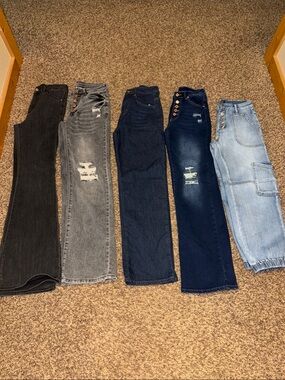 Bundled a lot of women’s jeans – will sell bundled or separately